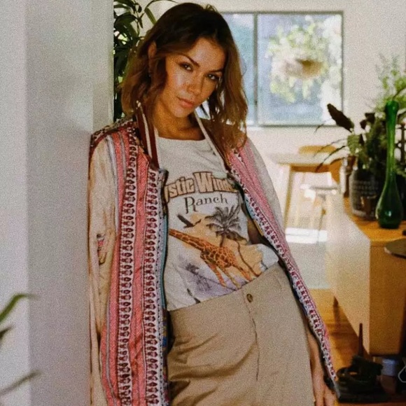 Mystic Winds vintage tee - Picture 3 of 16